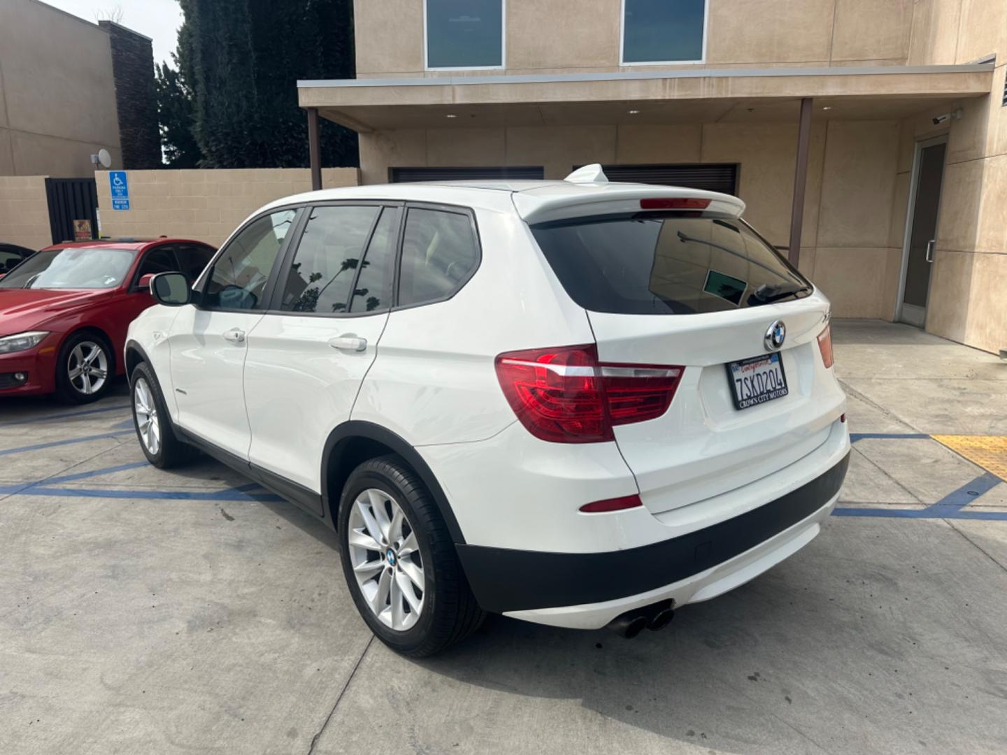 2013 WHITE /Tan BMW X3 xDrive28i (5UXWX9C54D0) with an 3.0L L6 DOHC 24V engine, 8-Speed Automatic transmission, located at 30 S. Berkeley Avenue, Pasadena, CA, 91107, (626) 248-7567, 34.145447, -118.109398 - Photo#2